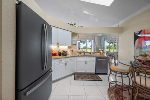 4730 Carlton Golf Drive, Lake Worth FL - photo 17 of 63