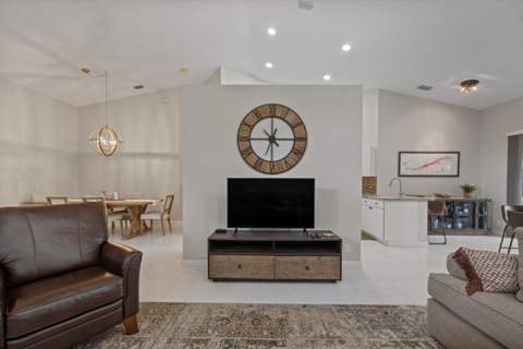 4657 Carlton Golf Drive, Lake Worth FL - photo 7 of 55