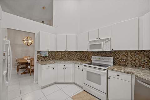 4657 Carlton Golf Drive, Lake Worth FL - photo 15 of 55