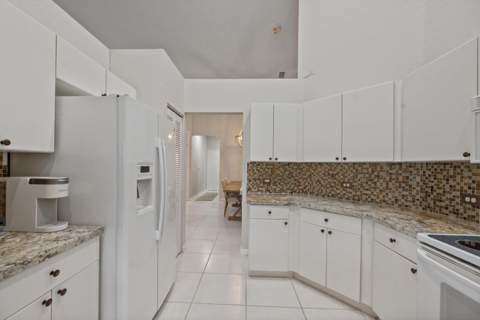 4657 Carlton Golf Drive, Lake Worth FL - photo 16 of 55