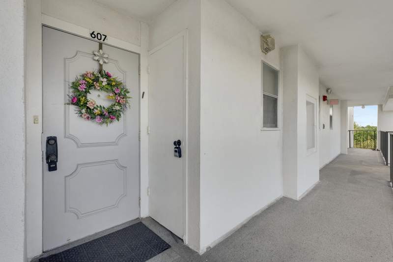 2 bedroom Condominium at 3597 Birdie Drive #607, POINCIANA PLACE CONDO A,B AND C, Lake Worth — photo 2