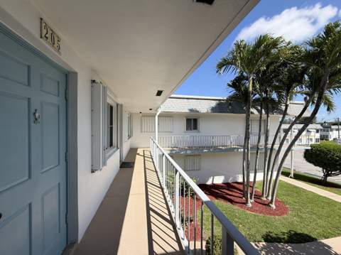 3402 Cynthia Lane #205, Lake Worth Beach FL - photo 14 of 30