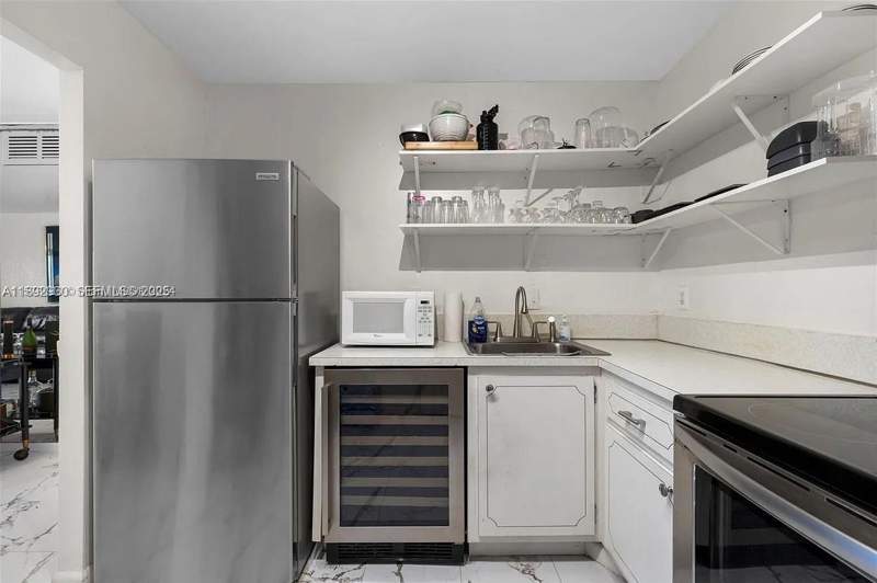 2 bedroom Condominium at 4043 NW 16th Street #201, Majestic Gardens Condominium, Lauderhill — photo 3