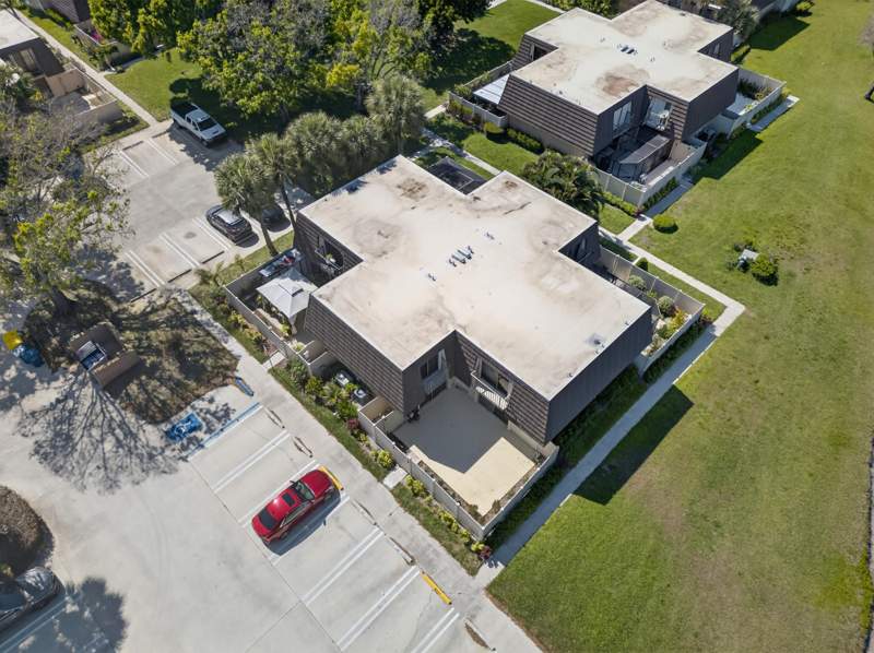 2 bedroom Townhouse at 7811 78th Way, Heritage Village Of P B Lakes, West Palm Beach — photo 5