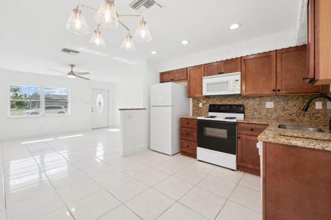 8107 NW 96th Avenue, Tamarac FL - photo 7 of 23