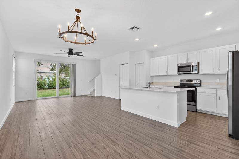 3 bedroom Townhouse at 211 SE Woodbark Street, Veranda , Veranda Landing, Port St. Lucie — photo 2