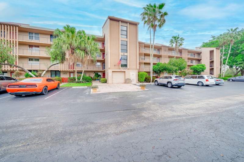 2 bedroom Condominium at 7301 NW 1st Street #402, Palm Lakes Condo, Margate — photo 2