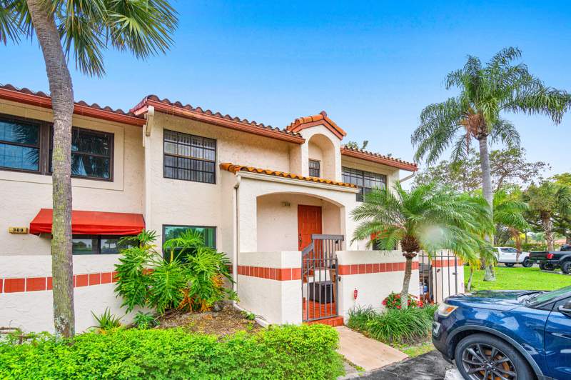 3 bedroom Condominium at 312 Liberty Court, Independence Bay, Deerfield Beach — photo 2