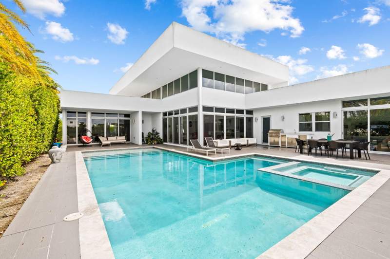 5 bedroom Single Family Residence at 16758 Natures Way, Weston Estates, Weston — photo 2