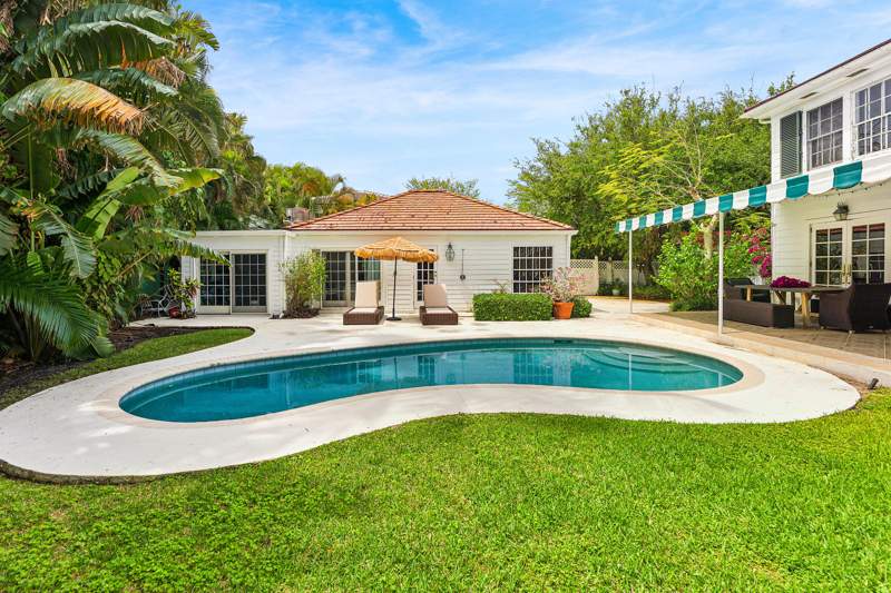 4 bedroom Single Family Residence at 210 Merrain Road, Bello Lido, Palm Beach — photo 4