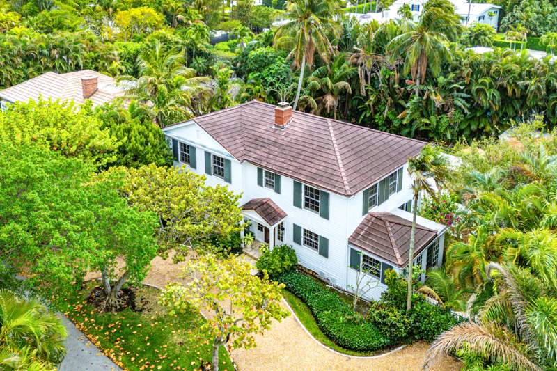 4 bedroom Single Family Residence at 210 Merrain Road, Bello Lido, Palm Beach — photo 2