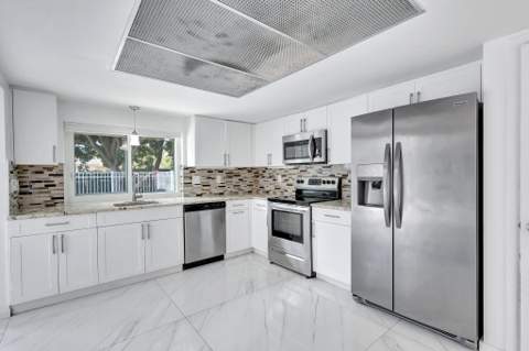 334 SW 13th Avenue, Boynton Beach FL - photo 15 of 41