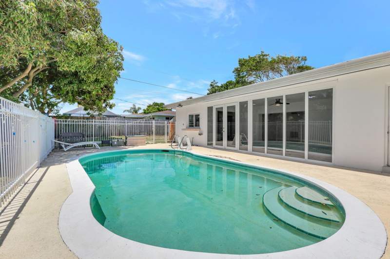 3 bedroom Single Family Residence at 334 SW 13th Avenue, Woodcrest Mnr, Boynton Beach — photo 2