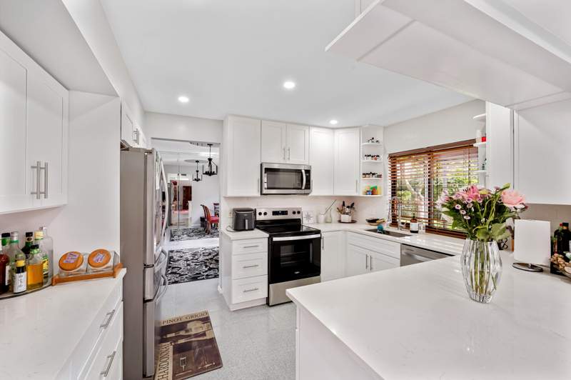 4 bedroom Single Family Residence at 6840 W Wedgewood Avenue, Crossbow, Davie — photo 2