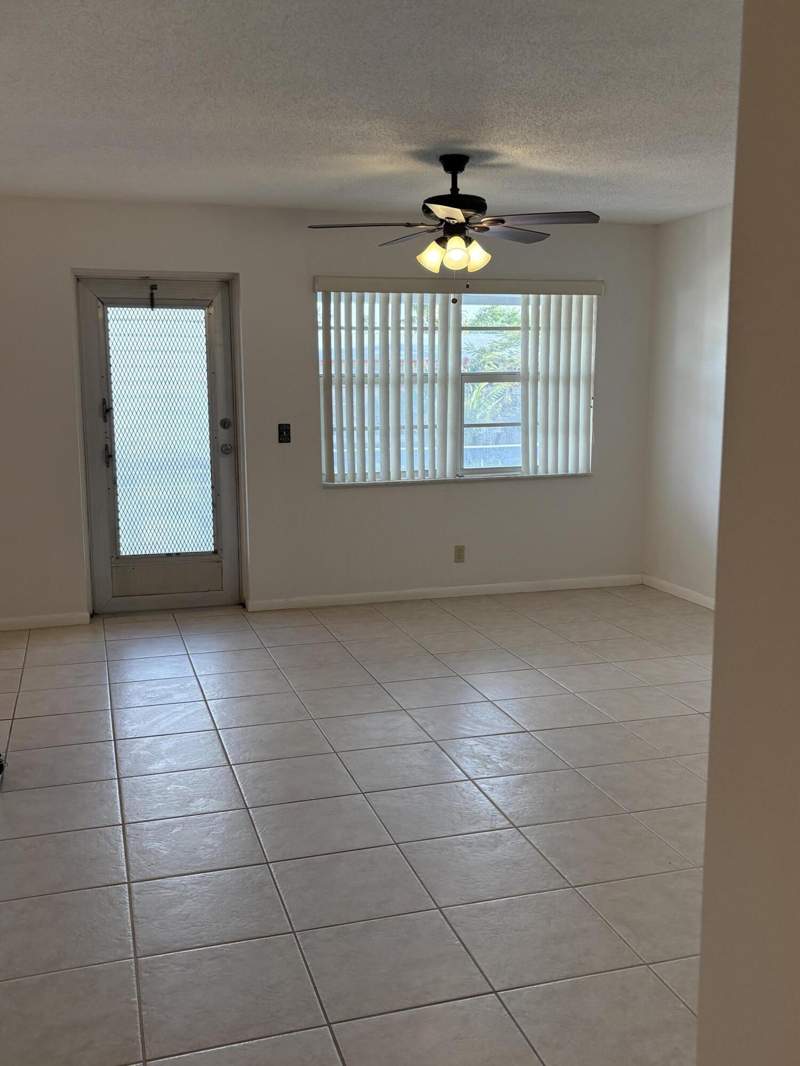 2 bedroom Condominium at 64 Sussex C, Sussex Condo, West Palm Beach — photo 2