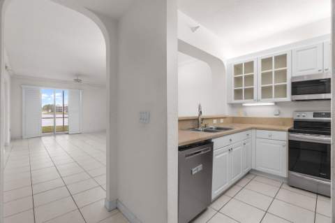 7623 Southampton Terrace #102, Tamarac FL - photo 21 of 61