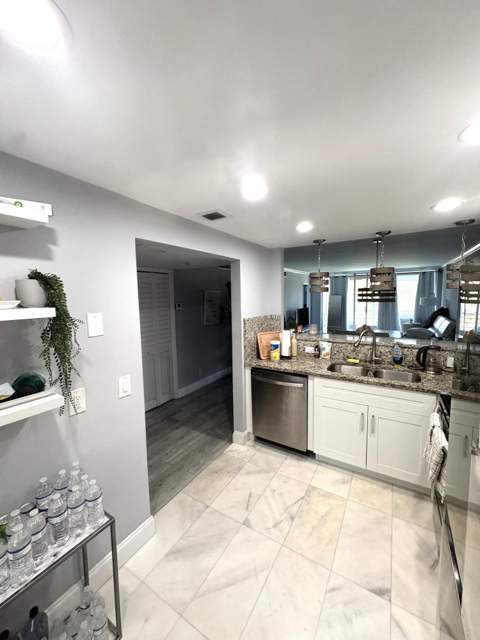 605 Oaks Drive #304, Pompano Beach FL - photo 6 of 28