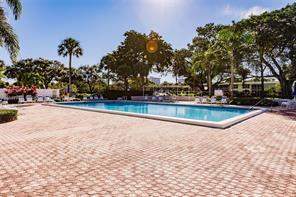 605 Oaks Drive #304, Pompano Beach FL - photo 24 of 28