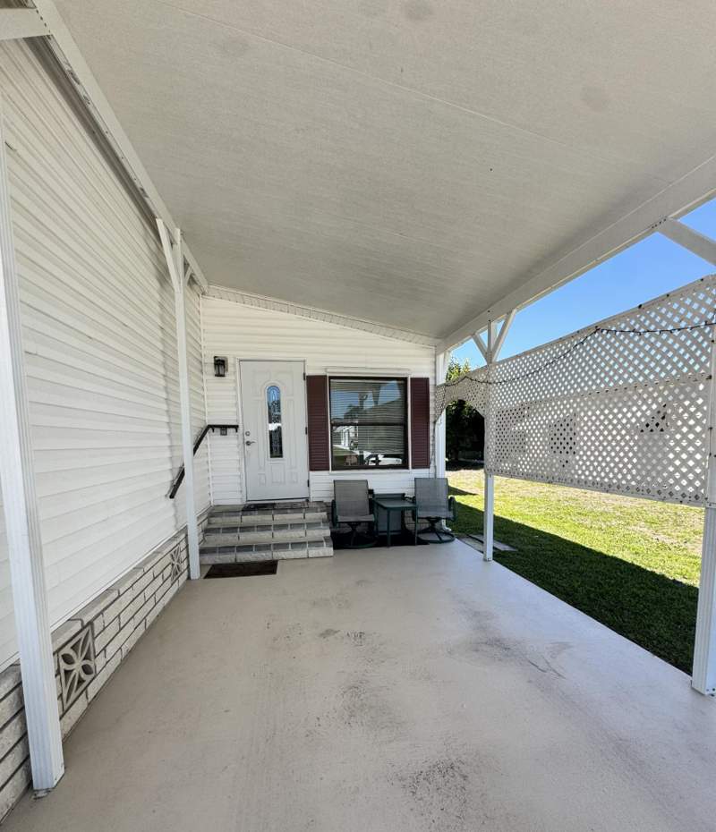 2 bedroom Manufactured Home at 37 San Roberto, Spanish Lakes Country Club Village, Fort Pierce — photo 3