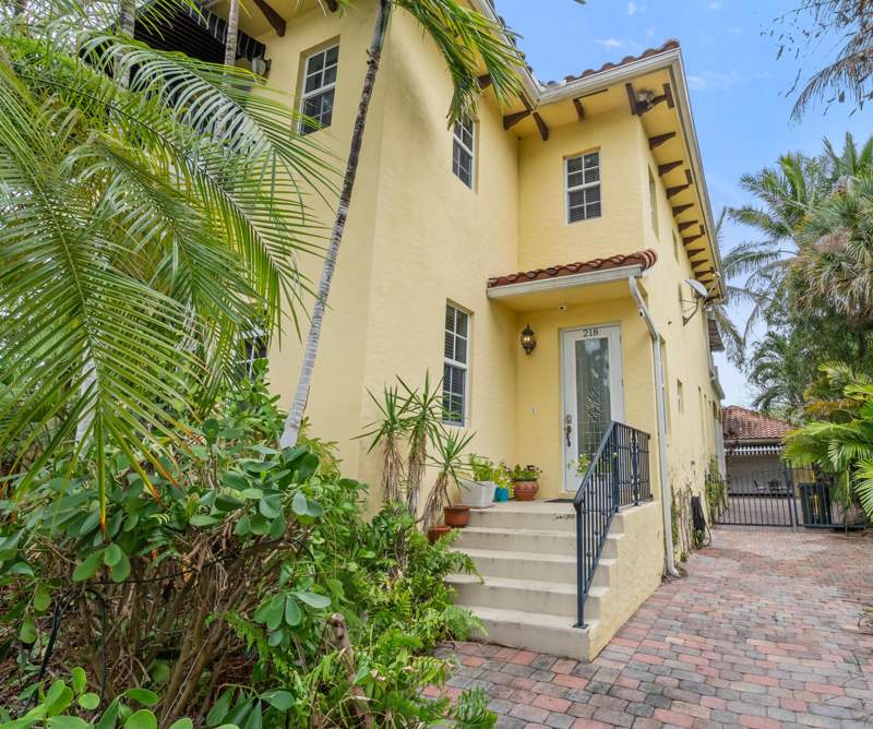 3 bedroom Single Family Residence at 218 N Palmway, Lake Worth Town Of, Lake Worth Beach — photo 2
