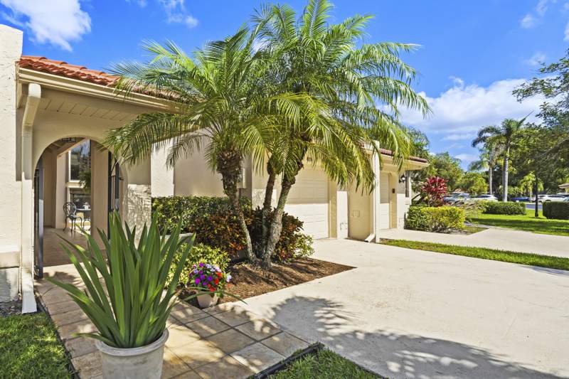 2 bedroom Townhouse at 819 Windermere Way, PGA National, Palm Beach Gardens — photo 3