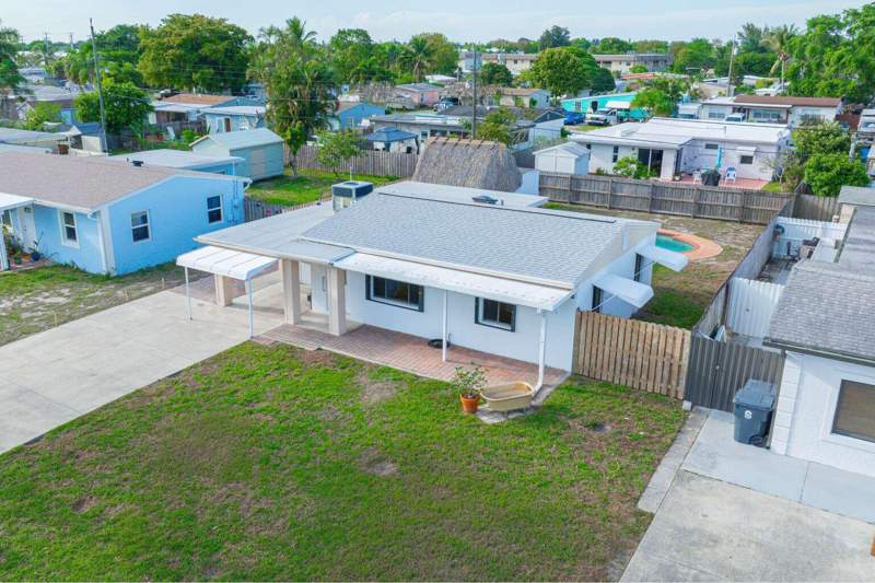 3 bedroom Single Family Residence at 3110 Scanlan Avenue, Englewood Manor, Lake Worth — photo 2