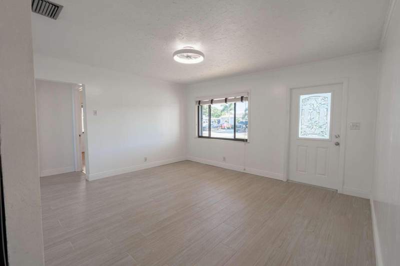 3 bedroom Single Family Residence at 3110 Scanlan Avenue, Englewood Manor, Lake Worth — photo 5