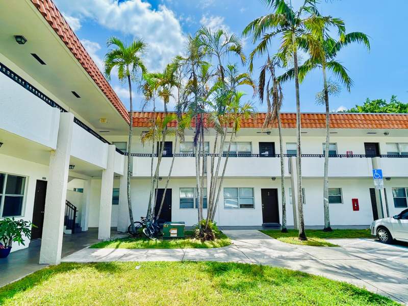 2 bedroom Condominium at 400 NW 65th Avenue #114, Atlantic Palms Condo, Margate — photo 2
