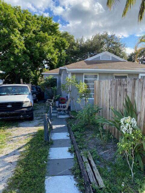 2 bedroom Single Family Residence at 102 NW 28th Way, Broward Park, Fort Lauderdale — photo 2