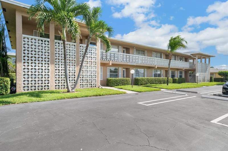 2 bedroom Condominium at 2601 Red Hibiscus Boulevard, Pines Of Delray Condo, Delray Beach — photo 2