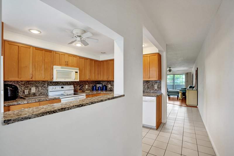 2 bedroom Condominium at 1020 Lincoln, Lincoln At Century Village Condo, Boca Raton — photo 3
