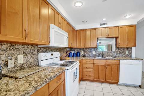 1020 Lincoln, Boca Raton FL - photo 8 of 34