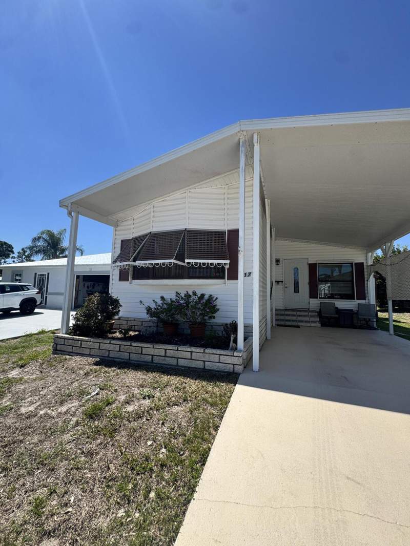 2 bedroom Manufactured Home at 37 San Roberto, Spanish Lakes Country Club Village, Fort Pierce — photo 2