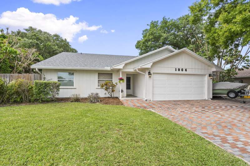 3 bedroom Single Family Residence at 1904 NE Avenida Dracaena, Jensen Park Estates, Jensen Beach — photo 2