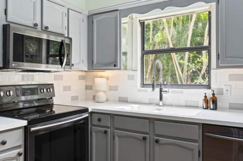 1904 NE Avenida Dracaena, Jensen Beach FL - photo 7 of 32