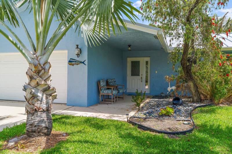3 bedroom Single Family Residence at 106 Chapel Lane, Chapel Court Sec 3, Tequesta — photo 2