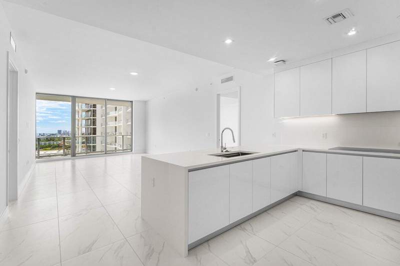 2 bedroom Condominium at 220 Lake Shore Drive #1415, Nautilus 220 Condo, Lake Park — photo 2