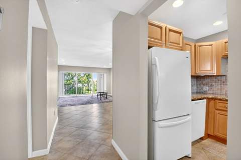 4248 Deste Court #304, Lake Worth FL - photo 6 of 42