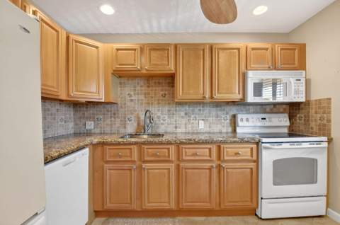 4248 Deste Court #304, Lake Worth FL - photo 9 of 42