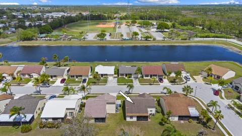 2363 SE Breckenridge Circle, Port St. Lucie FL - photo 7 of 38