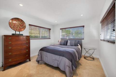 2300 NE 16th Avenue, Wilton Manors FL - photo 16 of 32