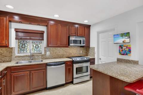 2300 NE 16th Avenue, Wilton Manors FL - photo 20 of 32