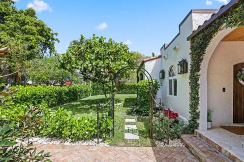 706 Sunset Road, West Palm Beach FL - photo 7 of 80