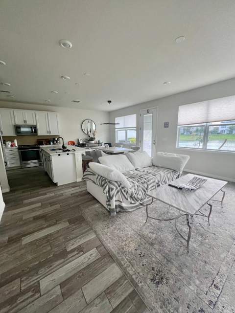 4924 Greenway Drive, Hollywood FL - photo 11 of 48