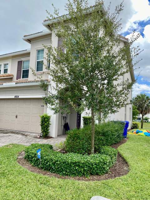 4924 Greenway Drive, Hollywood FL - photo 8 of 48