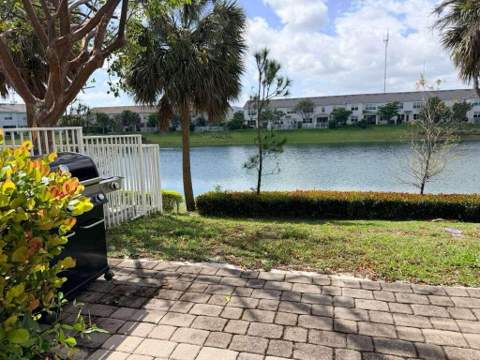 4924 Greenway Drive, Hollywood FL - photo 7 of 48