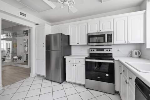 1239 Hillsboro Mile #105, Hillsboro Beach FL - photo 13 of 38