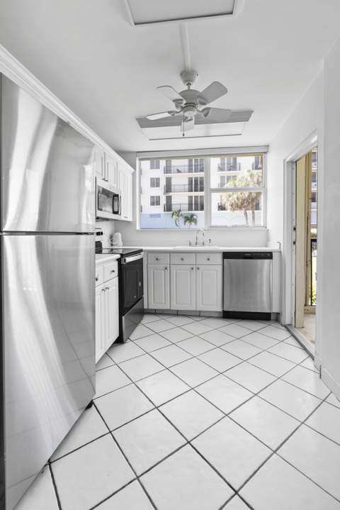 1239 Hillsboro Mile #105, Hillsboro Beach FL - photo 15 of 38