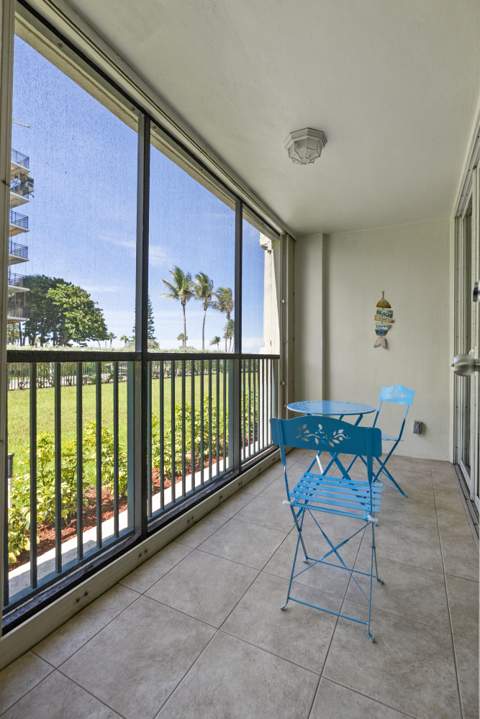 1239 Hillsboro Mile #105, Hillsboro Beach FL - photo 8 of 38