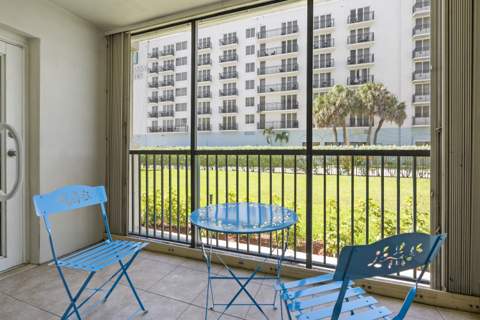 1239 Hillsboro Mile #105, Hillsboro Beach FL - photo 7 of 38